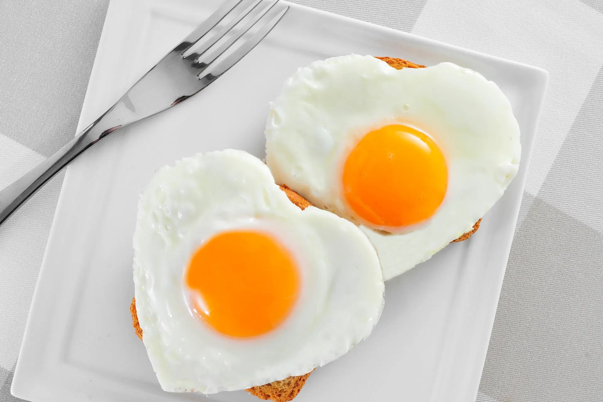how-to-make-the-best-fried-egg-cover نیمرو - Image 1